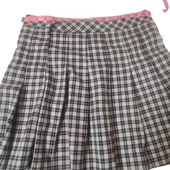 H&M Divided Women’s Size 10 Plaid Pleated Mini Skater Skirt Side Zip - Picture 3 of 5